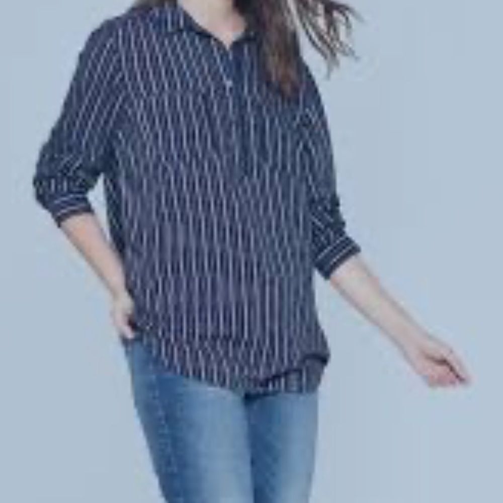 ✨ Universal Thread Navy Grey Striped Popover Top ✨